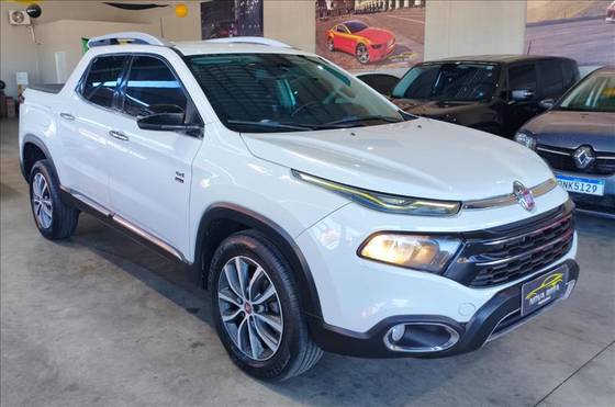 FIAT TORO 2.0 16V TURBO DIESEL VOLCANO 4WD AT9 FIAT TORO 2.0 16V TURBO DIESEL VOLCANO 4WD AT9
